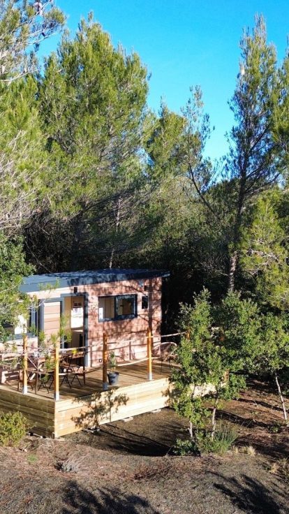 Tiny House Sainte-Victoire nichée au cœur de la forêt provençale