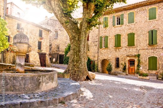 Plus&#x20;beaux&#x20;villages&#x20;autour&#x20;d&#x2019;Aix-en-Provence&#x20;&#x3A;&#x20;12&#x20;p&#x00E9;pites