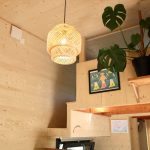 Escalier de la Tiny House Basalte menant à l'étage